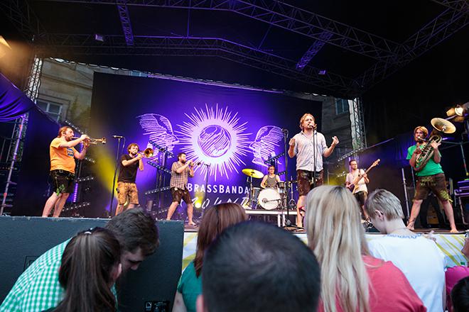 LaBrassBanda auf der Buehne